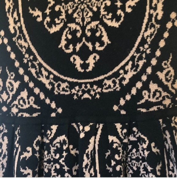 Romeo Juliet Couture Black/Tan Damask SS Sweater Dress Sz XS EUC MSRP $168 - Picture 2 of 7